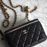 Bolsa Chanel Vanity Case Matelassê com Ferragens Douradas