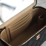Bolsa Chanel Vanity Case Matelassê com Ferragens Douradas