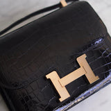 Bolsa Hermès Constance 24 Shiny Alligator Noir com Ferragens Gold