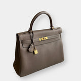 Bolsa Hermés Kelly 35 Togo Etoupe com Ferragens Gold