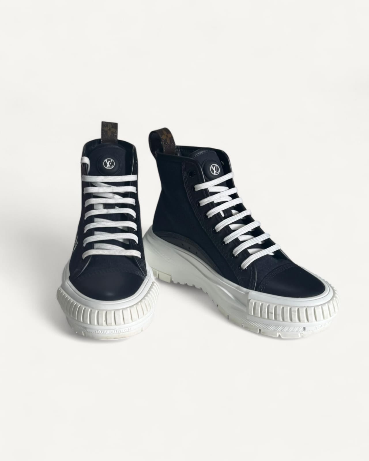 VUITTON ヴィエノフ Louis Vuitton – Front Row