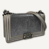 Bolsa Chanel Boy Couro de Arraia Cinza
