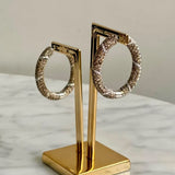 Argola Em Ouro Branco 18K Oval Boleada em Pavê com Diamantes  Champ | Diamantes Brancos