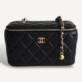 Bolsa Chanel Vanity Case Matelassê com Ferragens Douradas