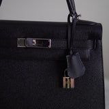 Bolsa Hermès Kelly 28 Sellier Epsom Noir com Ferragens Palladium