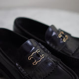 Mocassim Celine Margaret com Triomphe Preto com Ferragens Douradas