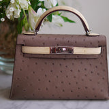 Bolsa Hermès Mini Kelly Ostrich Bicolor Gris Asphalt & Vanilla com Ferragens Palladium