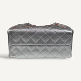 Bolsa Chanel 25 Pequena Prateada com ferragens Douradas