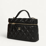 Bolsa Chanel Vanity Case em Couro Matelassê Preta com Ferragens Douradas