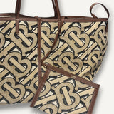 Bolsa Burberry Tote Praia em Canvas Monograma