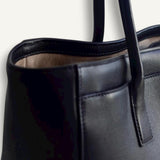Bolsa Chanel Tote Executive SS26 Preta com Ferragens Douradas