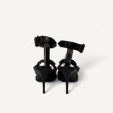 Scarpin Valentino Roman Stud Preto