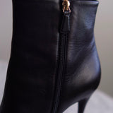 Bota Chanel Couro Preta com Pérola