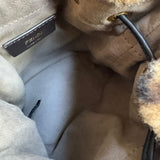 Bolsa Fendi Bucket Mon Tresor Mini com Pelos e Estampa Zucca