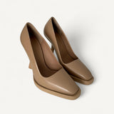 Scarpin Ferragamo Bege com Salto Alto