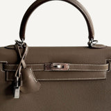 Bolsa Hermès Kelly 25 Epsom Etoupe com Ferragens Palladium