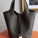 Bolsa Hermès Picotin 18 Clemence Vert Loden com Ferragens Gold