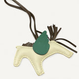 Charm Hermès Pegasus PM Craie, Chocolat e Vert Moyen