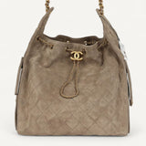 Bolsa Chanel 25 Large Suede Bege com Ferragens Douradas