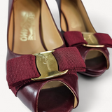 Peep Toe Salvatore Ferragamo Vara Bow Burgundy em Couro