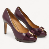 Peep Toe Salvatore Ferragamo Vara Bow Burgundy em Couro