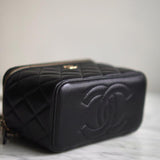 Bolsa Chanel Vanity Case Matelassê com Ferragens Douradas