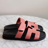 Sandália Hermès Chypre Croco Rose Bois de Santal