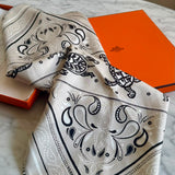 Bandana Hermès 55 Les Tortues Grège | Noir | Blanc