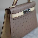Bolsa Hermès Mini Kelly Ostrich Bicolor Gris Asphalt & Vanilla com Ferragens Palladium