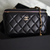 Bolsa Chanel Vanity Case Matelassê com Ferragens Douradas