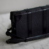 Bolsa Louis Vuitton Faded Calfskin Monogram Soft Trunk Preta
