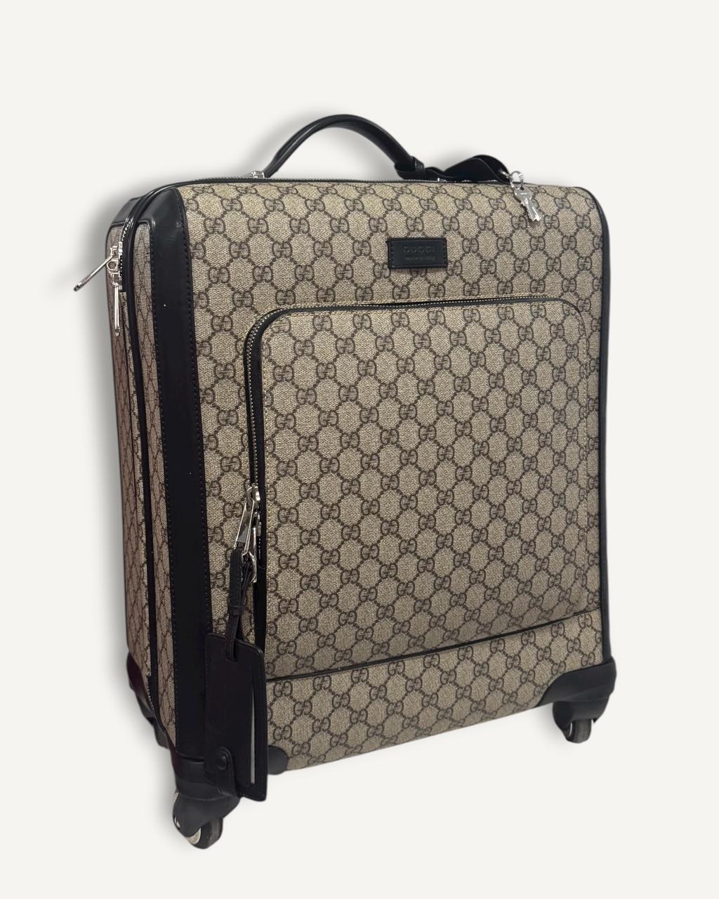 Gucci – Front Row