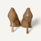 Scarpin Ferragamo Bege com Salto Alto