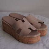 Sandália Hermès EZE 30 Sand Salto em Cortiça