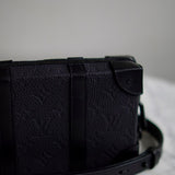 Bolsa Louis Vuitton Faded Calfskin Monogram Soft Trunk Preta