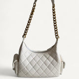 Bolsa Chanel Hobo Maxi com Ferragens Douradas
