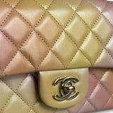 Bolsa Chanel Classic Flap Couro Matelassê com Ferragens Douradas