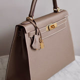 Bolsa Hermès Kelly 28 Epsom Etoupe com Ferragens Gold