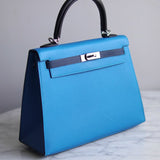 Bolsa Hermès Kelly 25 Epsom Bleu Zanzibar | Bleu Nuit com Ferragens Palladium