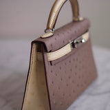 Bolsa Hermès Mini Kelly Ostrich Bicolor Gris Asphalt & Vanilla com Ferragens Palladium