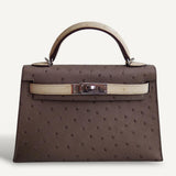 Bolsa Hermès Mini Kelly Ostrich Bicolor Gris Asphalt & Vanilla com Ferragens Palladium