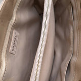 Bolsa Chanel Shopper Nude com Ferragens Douradas
