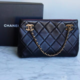 Bolsa Chanel Mini Shopping Lambskin Preta com Ferragens Douradas