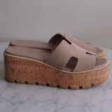 Sandália Hermès EZE 30 Sand Salto em Cortiça