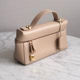 Bolsa Loro Piana Extra Bag L23 em Couro Calfskin Bege com Ferragens Douradas