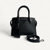 Bolsa Prada Monochrome Preta com Ferragens Prateadas