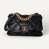 Bolsa Chanel 19 Média Preta com Ferragens Douradas