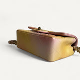 Bolsa Chanel Classic Flap Couro Matelassê com Ferragens Douradas