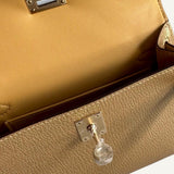 Bolsa  Hermès Mini Kelly Chevre Dore com Ferragens Permabrass