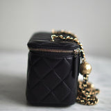 Bolsa Chanel Vanity Case Matelassê com Ferragens Douradas